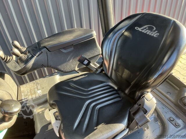 Електрически мотокар с 3 колела Linde E14-02