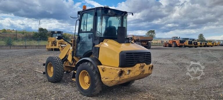 Încărcător pe roți Caterpillar 908 H