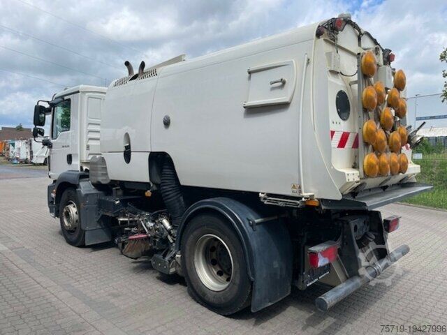 Spezial-LKW MAN 18.250 4x2 TGM Bucher Cityfant 6000