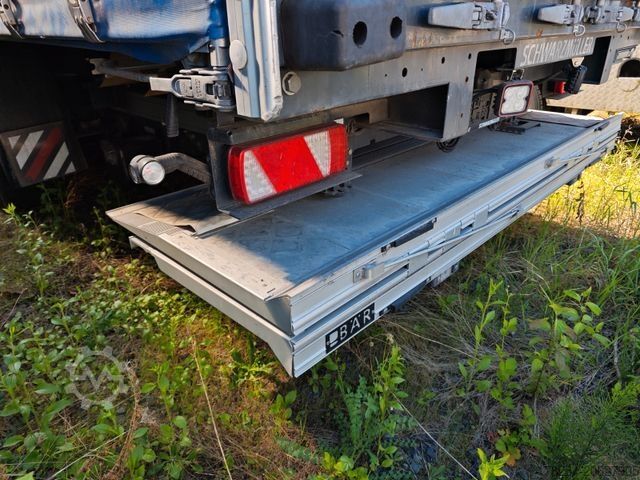 Opin hálf-vagn með segldúk SCHWARZMÜLLER POWER LINE  SAF  1. und 3. Achslift Ladebordwand