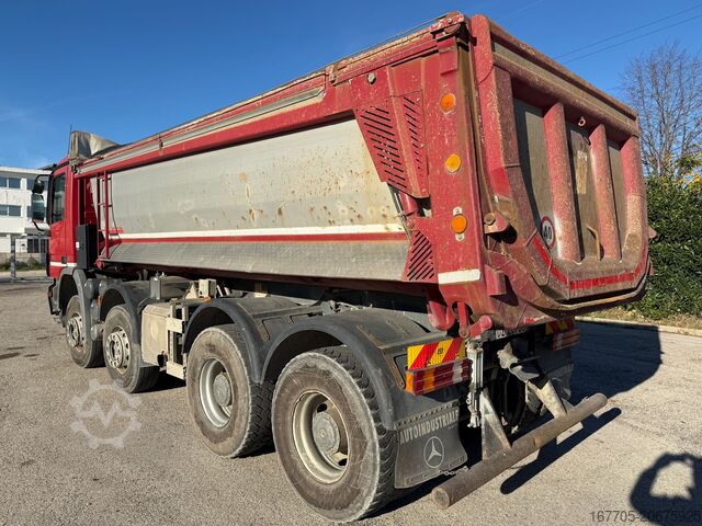 Tovornjak s samooskrbnim vozilom Mercedes-Benz 4148 K