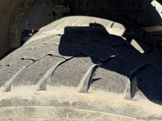 รถบรรทุกดั๊มพ์ Mercedes-Benz 4148 K