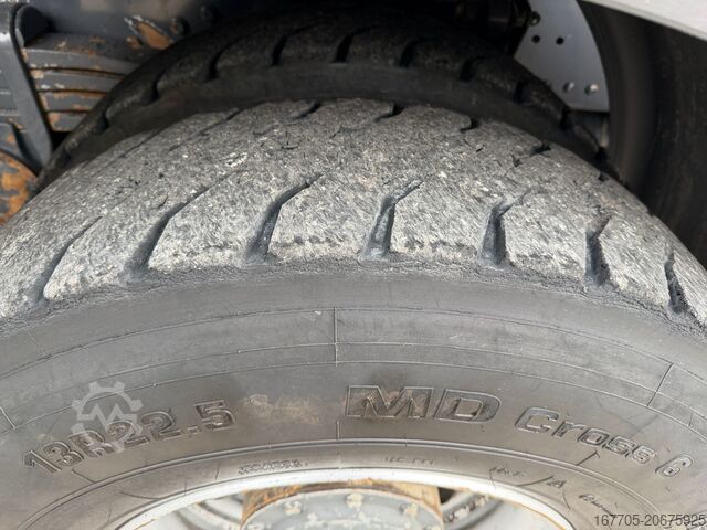 Tovornjak s samooskrbnim vozilom Mercedes-Benz 4148 K