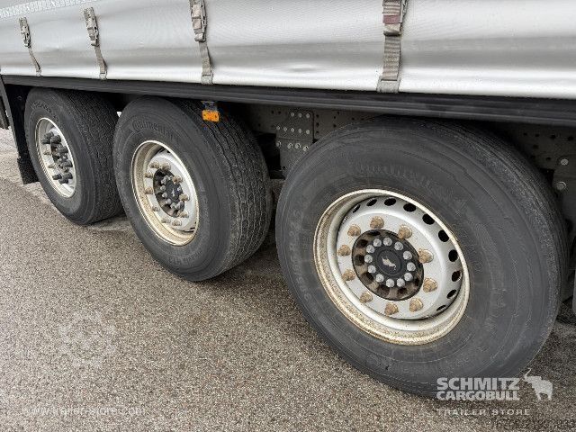 Treler separa terbuka dengan kanvas Schmitz Cargobull Curtainsider Standard
