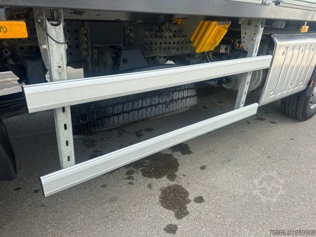 Platformas kravas automašīna ar tentu MERCEDES-BENZ 1827 Arocs 4x4 Fahrschulausrüstung