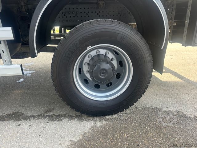 Platformas kravas automašīna ar tentu MERCEDES-BENZ 1827 Arocs 4x4 Fahrschulausrüstung