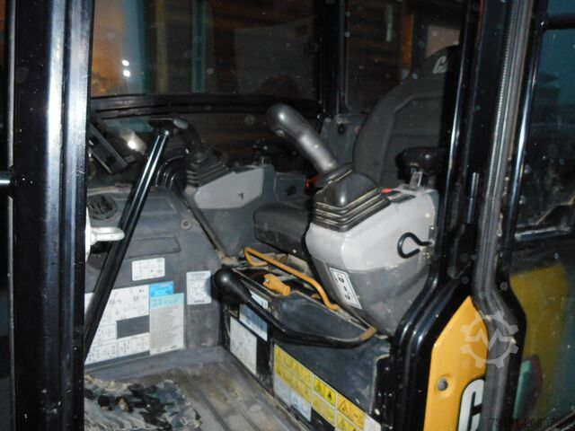 Mini excavator Caterpillar 302 CR mit POWERTILT