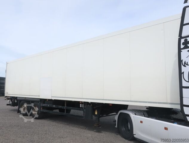 Poluprikolica hladnjača Schmitz Cargobull SKO 18 Frischdienst Lenkachse LBW Carrier
