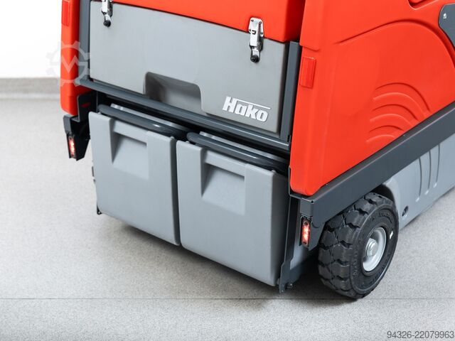 Hako Jonas 980 V पेट्रोल चालित स्वीपर मशीन Hako Jonas 900 V - 2010Bj - 892h - 5700m²/h