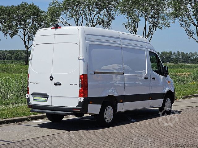 Camioneta familiar de techo alto MERCEDES-BENZ SPRINTER 317 L2H2 LED Mbux10 AC!