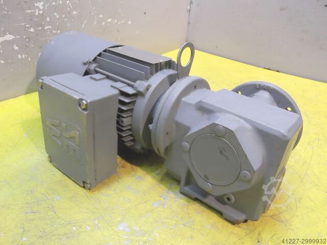 기어 모터 0.37 kW 105 rpm SEW-EURODRIVE SF32 DT71D4BMG