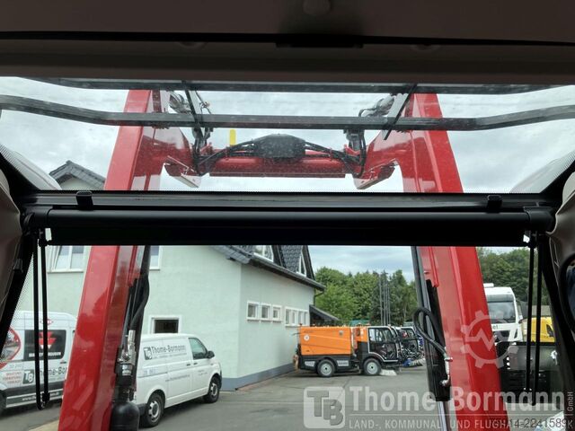 ट्रैक्टर Massey Ferguson MF 4709 M Cab Essential