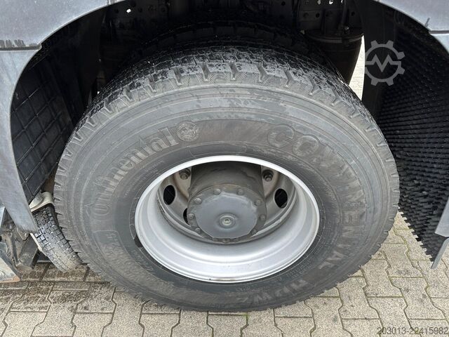 Barredora de calzadas MERCEDES-BENZ ACTROS 1830 4x2 Kehrmaschine BUCHER OPTIFANT8000