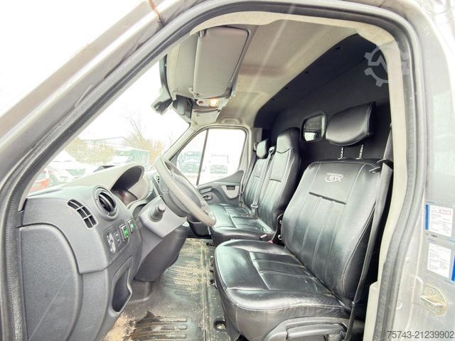 Livestock transporter RENAULT Master STX Haras 3 Sitzer