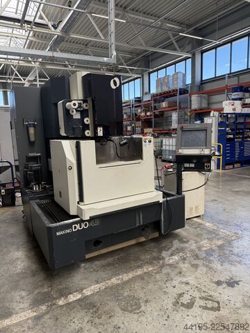 дротова ерозійна машина Makino DUO 43