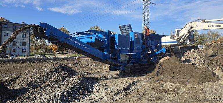 Backenbrecher auf Kettenfahrwerk Powerscreen Metrotrak 900x600