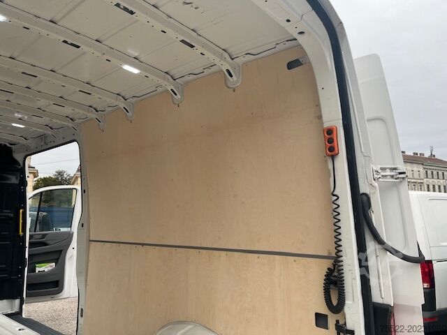 Kassebil høy + lang VW Crafter