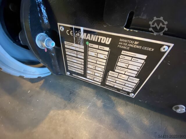 Electric scissor lift platform Manitou SE 0808