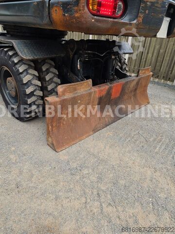 Mobile excavator HYUNDAI ROBEX 210W-9