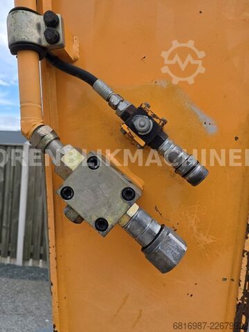 Mobile excavator HYUNDAI ROBEX 210W-9