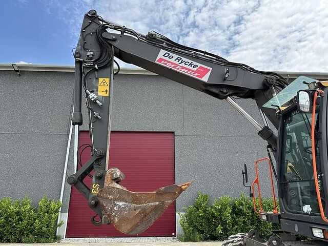 Pelle sur pneus Volvo EWR150E