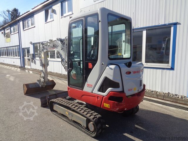 Μίνι εκσκαφέας TAKEUCHI TB 225 Powertilt Löffel Taklock 2.400 kg
