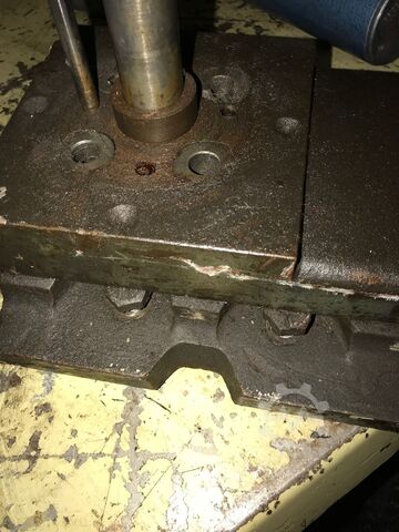 Upper support (2138) Breite 145 mm Lochkreis 180 mm